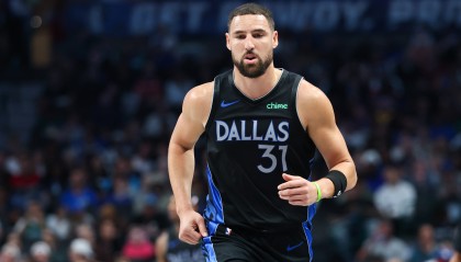 不太行！克莱半场7中3拿到7分 三分5中1&amp;正负值-7