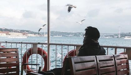 足球直播吧-两次被刷下 莱万成了射门机器还当选世界足球先生